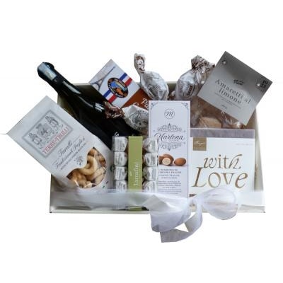 DieGeschenkkorbmacher Hochzeits-Geschenkkorb, 8-tlg., mit Prosecco, Naschwerk und Herz-Schokolade