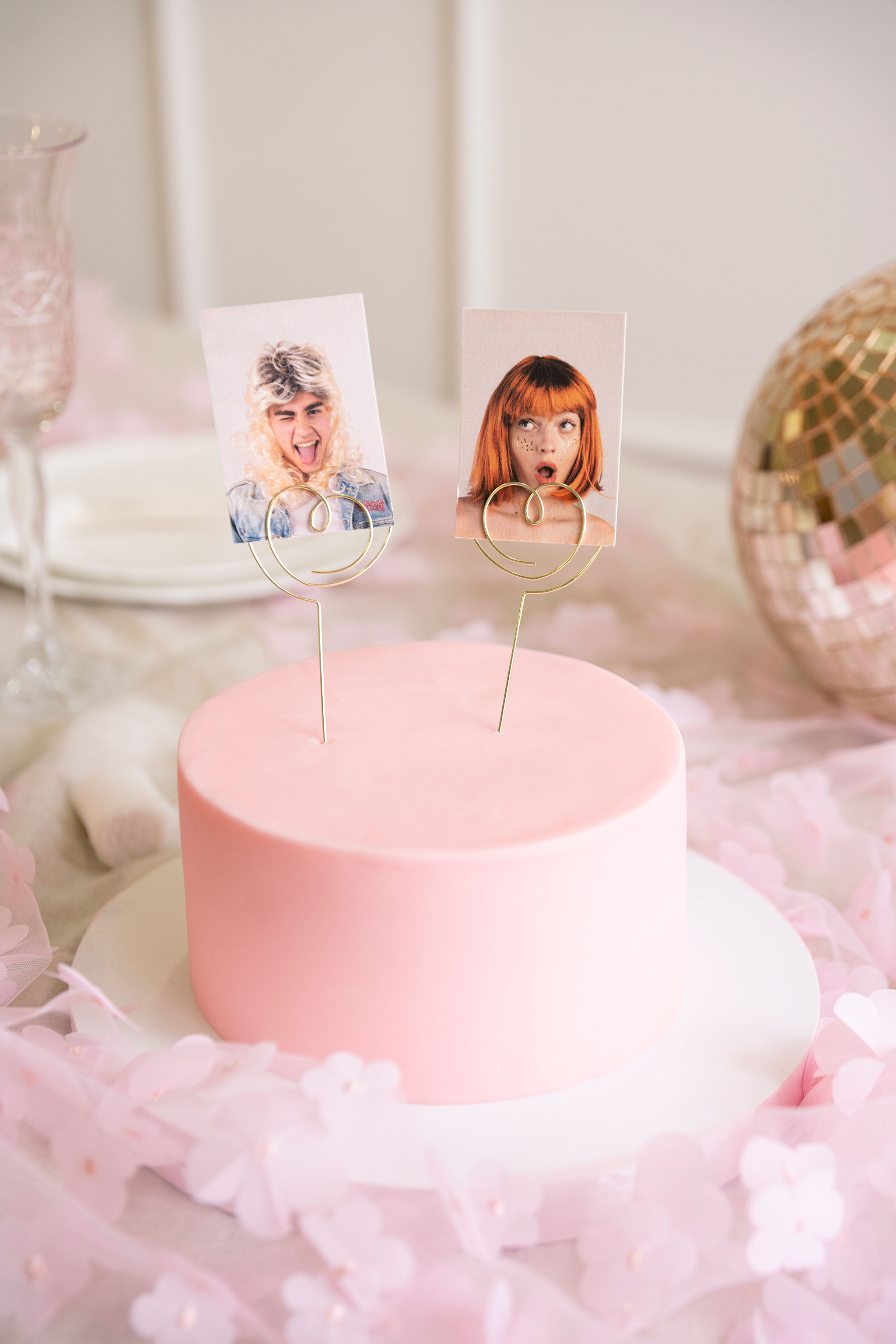 thumbnail of 2 Cake Topper Herzen 12cm Metall - Muffin Cupcake Deko Hochzeit Verlobung Geburtstag Partydeko Kuchen Torten Tortenstecker Tortendeko Kuchendeko Gold