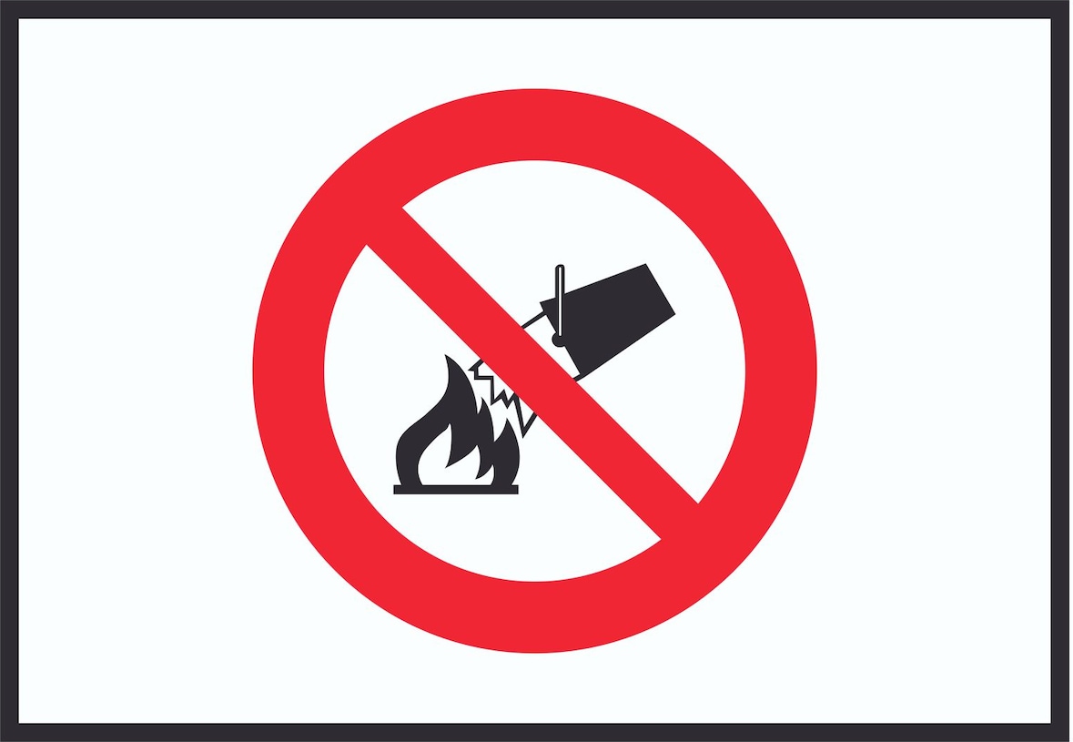 Mit Wasser löschen verboten Symbol Schild A5 (148x210mm)