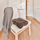 thumbnail of WellHome - Coperta in pile di corallo da 250 GSM, 100% poliestere, tortora
