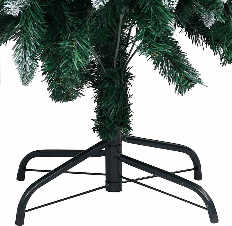 Ein grüner Weihnachtsbaumständer mit Zweigen.