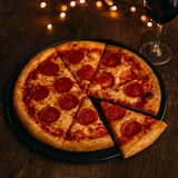 thumbnail of Relaxdays Pizzablech, 4er Set, mit Gestell, antihaftbeschichtet, Carbonstahl, rundes Pizzabackblech, anthrazit/silber