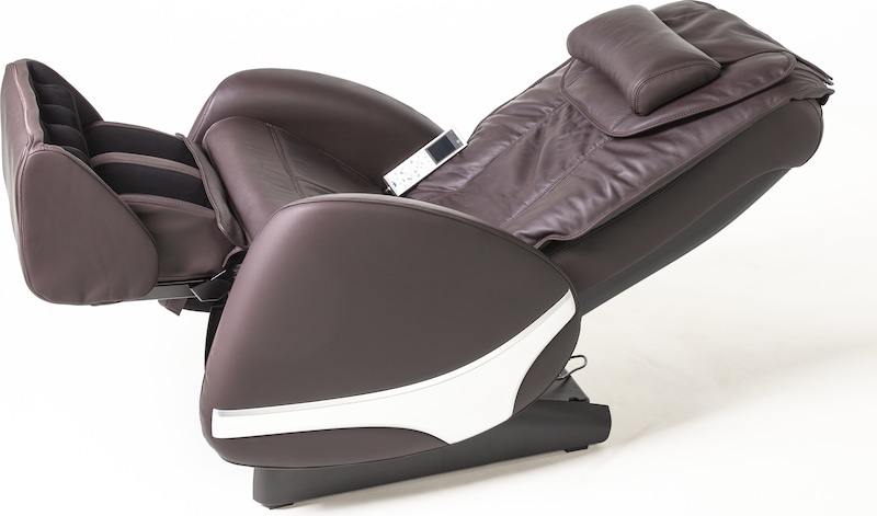 Ein brauner Massagesessel mit weißer Verkleidung.