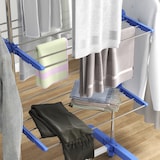 thumbnail of Vertikaler Wäscheständer mit 3 Ebenen, 6 Rollen, 2 seitlichen Klappstützen, verstellbaren Ablagen und einem Rahmen aus blauem Edelstahl