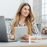 thumbnail of Relaxdays stapelbare Dokumentenablage, für DIN A4, Gitter Design, Briefablage fürs Büro, Metall, B x T: 25 x 34 cm, weiß