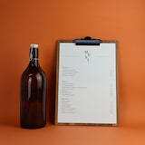 thumbnail of Hungry Club Porte Menu en bois A4 "Le Pincé" - Noyer - Pince Noire