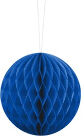 Eine blaue Wabenkugel hängt an einem Faden.