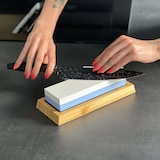 thumbnail of Intirilife 2 in 1 Schleifstein Set Wetzstein 1000 / 6000 mit Silikonhalterung für Messer in Blau - Weiß - 21.3 x 9.2 x 4.6 cm Messerschärfer