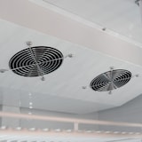 thumbnail of GastroHero Getränkekühlschrank ECO 630 mit Leuchtaufsatz, Schiebetüren, schwarz, LED-Innenbeleuchtung, energiesparend, 8 höhenverstellbare Roste