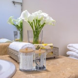 thumbnail of Relaxdays Wattestäbchen-Behälter, Kunststoff, mit Bambusdeckel, Organizer Wattepads und Wattestäbchen, transparent/natur