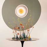 thumbnail of Un Fiore Vase (22 cl) aus mundgeblasenem Borosilikatglas, elegantes Design mit ausgestellter Mündung und Glaspaste-Dekor, Farbe: Grau