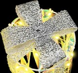 Ein glitzernder Weihnachtsgeschenkartikel mit Lichtern.