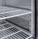 thumbnail of METRO Professional Mesa refrigerador GCC2100, aço inoxidável, 136 x 70 x 85 cm, 270 L, refrigeração por ventilação, 250 W, com fechadura, prateado