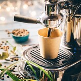 thumbnail of BIOZOYG 50 Stück Kaffeebecher mit passenden Pappdeckeln 150ml / 6oz Einwegbecher Pappbecher Kaffeetassen ungebleicht kompostierbar nachhaltig