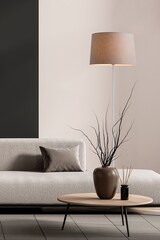 Ein Stehlampen-Set mit Sofa und Couchtisch.
