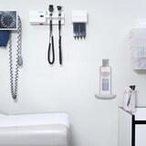 thumbnail of Relaxdays Desinfektionsspender, mit Tropfschale, Hygiene Wandspender Händedesinfektion, Armhebelspender für 500 ml, weiß