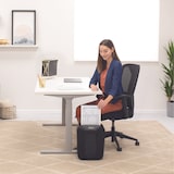 thumbnail of Fellowes Distruggidocumenti a miniframmento LX41, 8 fogli, per uso personale, con blocco di sicurezza, cestino da 17L, sicurezza P-4, nero, 4300701