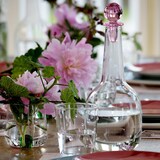thumbnail of Saffraan Bilia-fles in roze borosilicaatglas, verfijnd en elegant ontwerp voor op tafel, volledig handgemaakt, uniek exemplaar.