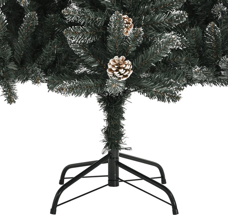 Ein künstlicher Weihnachtsbaum mit Zapfen.