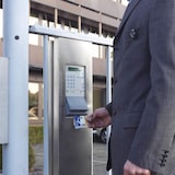 thumbnail of DURABLE Ausweishalter Aufrollmechanismus und Druckknopfschlaufe 9 x 9 cm PS (Polystyrol) 10 Stück