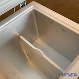 thumbnail of Tiefkühltruhe ICEMAN | 1x abschließbare Edelstahldeckel +LED | 305L, HxBxT 84x104,1x74,3cm | -18/-24°C | Weiß/Edelstahl | + CHEFGASTRO Geschirrtuch
