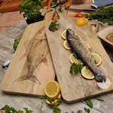 thumbnail of Schneidebrett Vesperbrett mit Fischmotiv Mangoholz Holzbrett 58cm natur