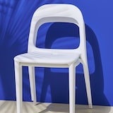 thumbnail of Lot de 4 chaises en plastique blanc