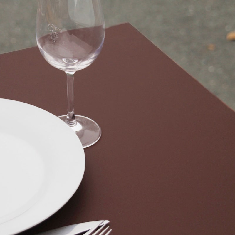 RestooTab - Table Rome blanc 70x70cm rosso jaipur fenix | METRO