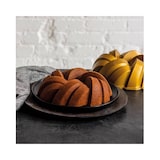 thumbnail of Nordic Ware – Bundt-Kuchenform „75th Anniversary Braided“ aus Aluminiumdruckguss – Gold