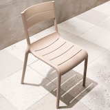 thumbnail of Lot de 4 chaises de terrasse en plastique beige