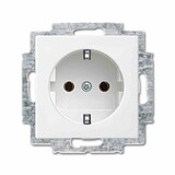 thumbnail of Busch-balance SI Steckdose, 1f, alpinweiß, glänzend, Unterputz, horizontal/vertikal, IP20, Zentralplatte