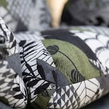 thumbnail of Fauteuil suspendu de jardin, structure en métal, assise en textilène avec coussins rembourrés, élégant et résistant, pour terrasse, intérieur – COSMO