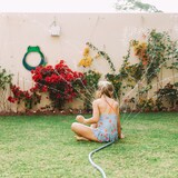 thumbnail of Relaxdays Schlauchhalter Wand, 4er Set, für 10 m 5/8" Schlauch, Gartenschlauchhalter Kunststoff, Schlauchaufhänger, grün