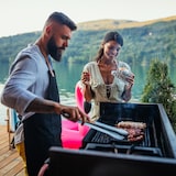 thumbnail of Relaxdays Grillzange, Edelstahl, Holzgriff, lange Kochzange für Grill & Küche, 38 cm, Küchenzange mit Öse, silber/natur