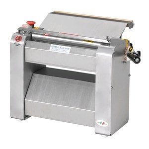 Sfogliatrice per pasta con rulli inox  lunghi 320 mm, V.400/3, kW 0.60, dim.mm 550x350x400h - mod.SF320TX