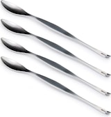 Cuatro cucharas largas y delgadas de metal.