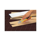 thumbnail of Cúter "L-1" con bloqueo manual y cuchilla de 18mm de ancho