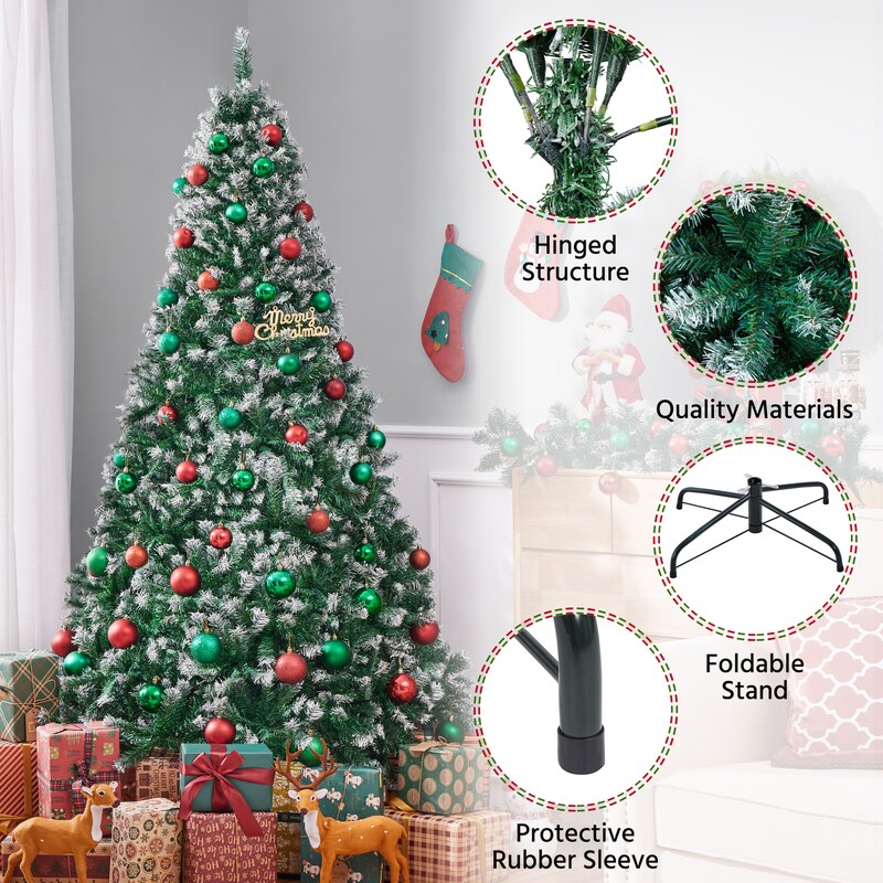 Ein geschmückter Weihnachtsbaum mit Geschenken.