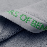 thumbnail of Benetton - Handtuch 90 x 160 cm, 380 g/m², 100 % Baumwollvelours, dunkelblau mit Logo, neutral