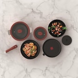 thumbnail of Masterpro Share & Play - 10-teiliges stapelbares Kochgeschirrset aus Aluminiumguss mit abnehmbarem Griff und roter Keramikbeschichtung