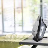 thumbnail of Braun SI3055BK TexStyle 3 Dampfbügeleisen schwarz