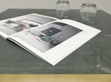 thumbnail of Restootab - Tischplatte 90x90 Dekor Marmor jade Kanten messingfarben