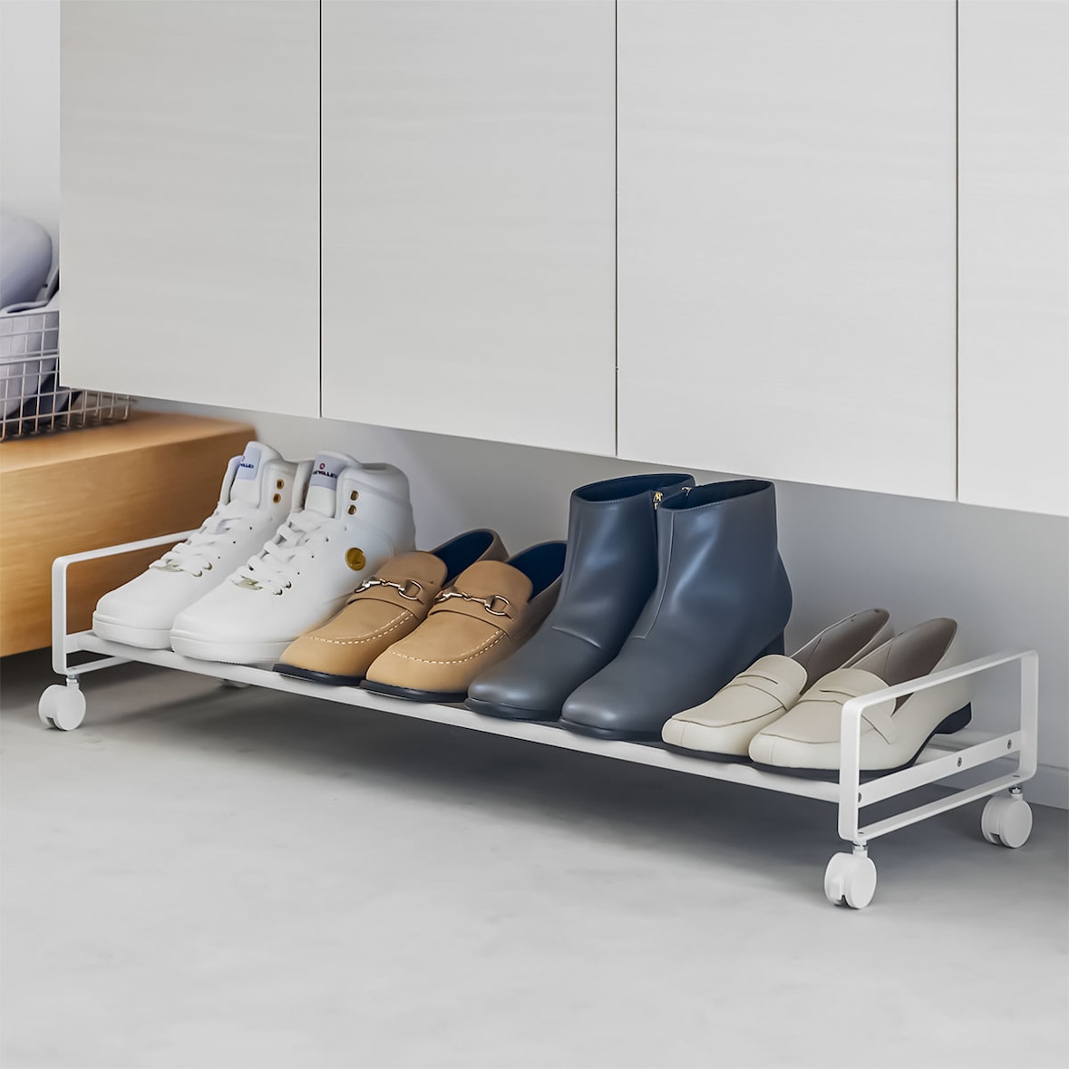 Yamazaki Schuhregal 83x14x27cm mit Rollen "Tower" für 4 Paar Schuhe weiß