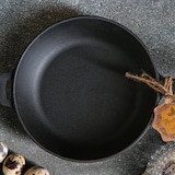 thumbnail of Bratpfanne aus Gusseisen – ø 20 x 4 cm – Gusseisenpfanne für alle Wärmequellen – Metallgriff – PFAS-frei – Schwarz