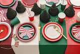 thumbnail of PartyDeco, Tischdecke, synthetisches Material, 137 x 183 cm, beige