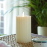 thumbnail of LED Kerze Liv Echtwachs gerillt geriffelt flackernd 14,5cm Timer creme