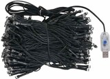 Ein Bündel schwarzer Lichterketten mit USB-Anschluss.