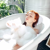 thumbnail of Relaxdays Badewannenkissen, Badekissen mit Saugnäpfen, Spa, Wannenkissen für Kopf & Nacken, 19,5 x 30,5 x 3,5 cm, weiß