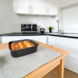 thumbnail of Mamù Rechthoekige Bakvorm, Lasagnevorm, Anti-aanbaklaag, Aluminium, 7 Lagen, PFOA-vrij, Krasbestendig, 25x18 cm