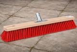 thumbnail of Hochwertiger Straßenbesen 50cm Breit mit Metall-Stielhalter rote Kunststoff-Borsten Besen für draussen Straßenschrubber Straßenfeger